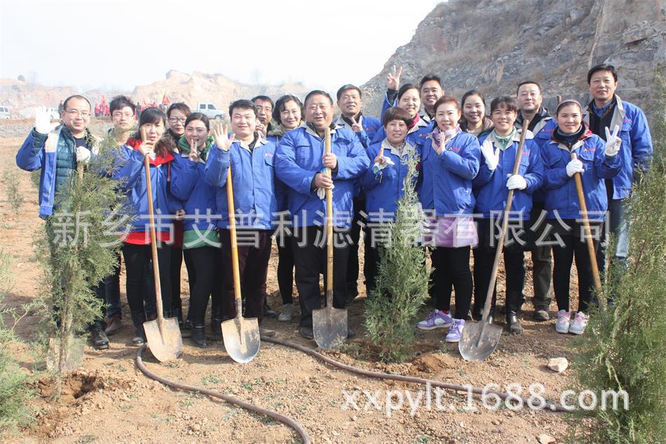 艾普利鳳凰山植樹(shù)，為美麗新鄉(xiāng)添新綠(圖1)